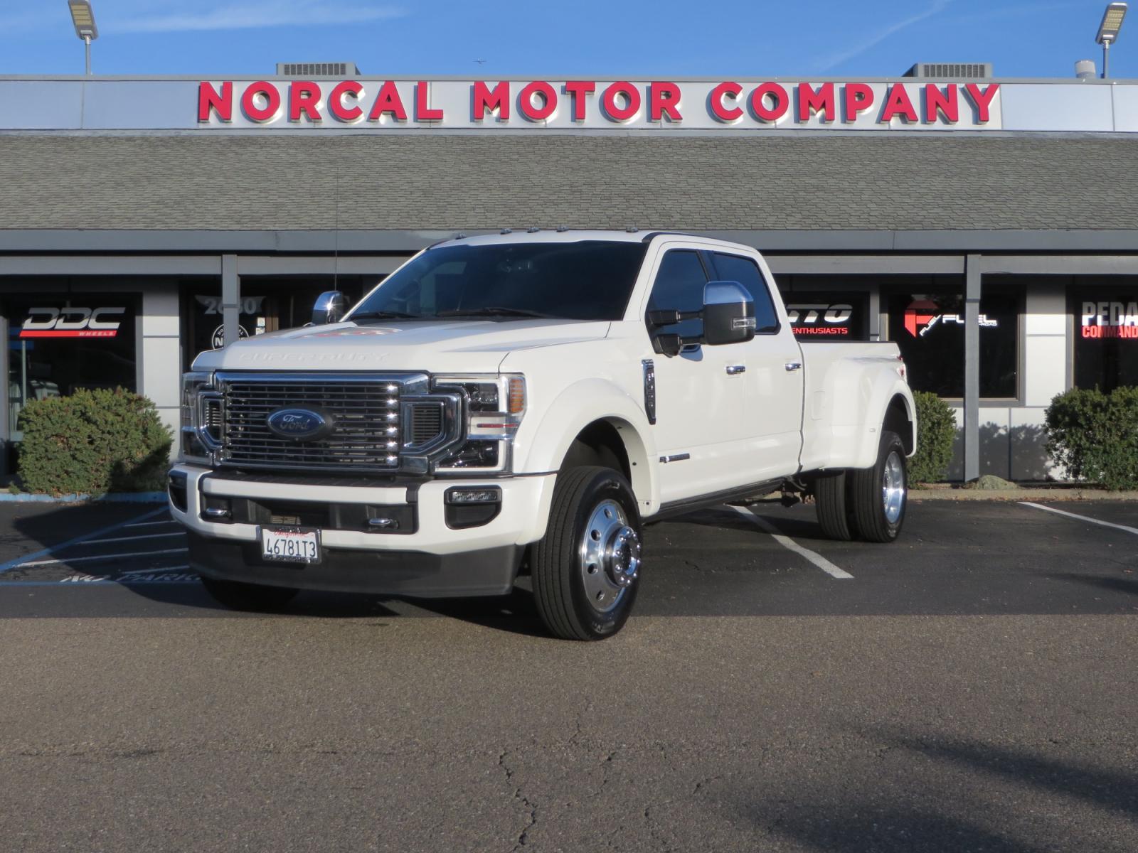 2020 White /BLACK Ford F-450 SD PlatinumCrew Cab DRW 4WD (1FT8W4DT4LE) with an 6.7L V8 OHV 16V DIESEL engine, 6A transmission, located at 2630 Grass Valley Highway, Auburn, CA, 95603, (530) 508-5100, 38.937893, -121.095482 - Must see F450 with a tool box refueling station, window tint, and a center console vault. - Photo #0